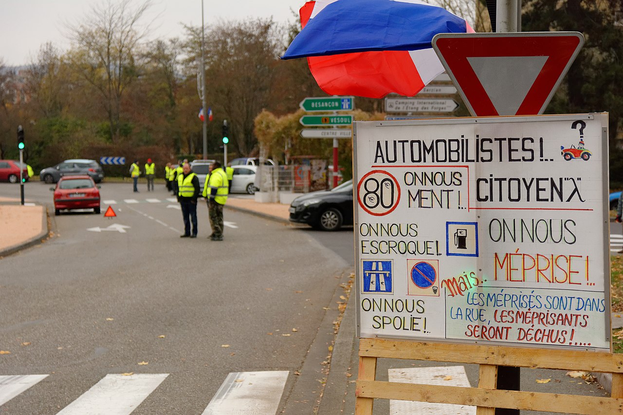 1542718607613-gilet-jaunes-cartello