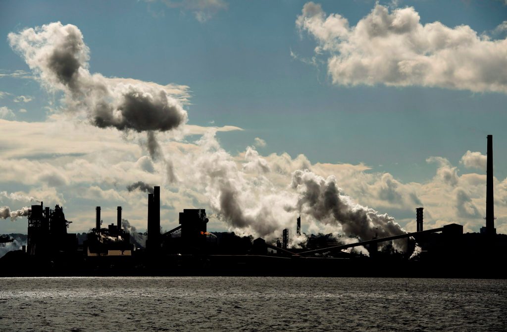 Un groupe de jeunes poursuit Ottawa pour son indifférence aux changements climatiques.