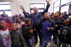 Democrat Mike Espy surrounded by schoolchildren.