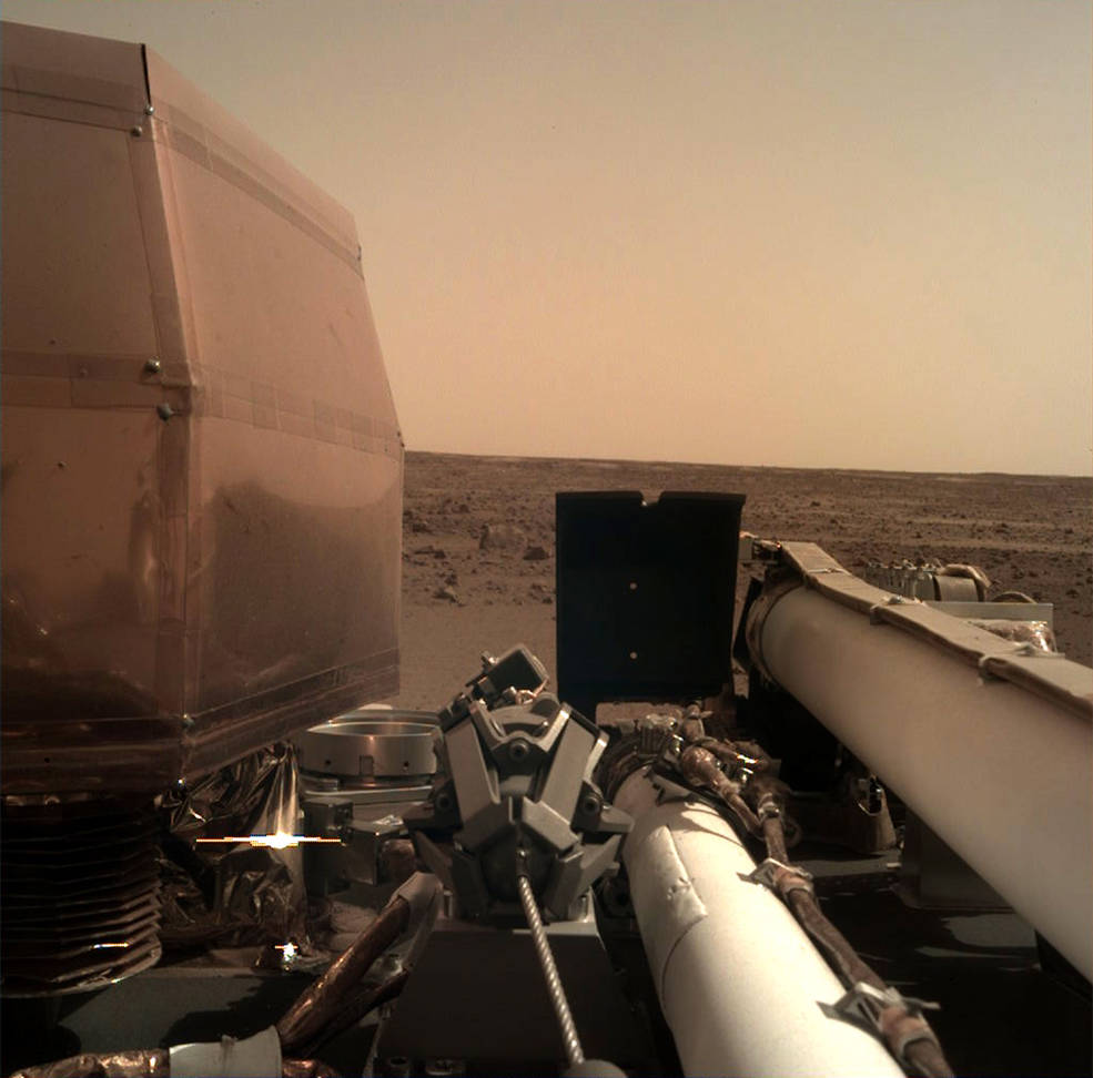 NASA's InSight lander takes its first selfie on November 26, 2018. Image: NASA/JPL-Caltech​