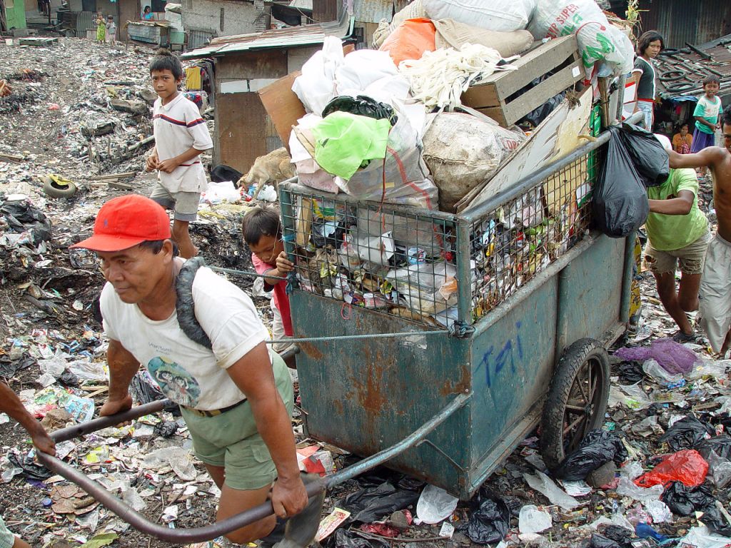 Pemulung di TPA Bantar Gebang