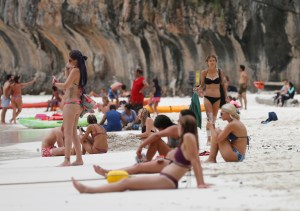 Thailand Phi Phi island beach closed