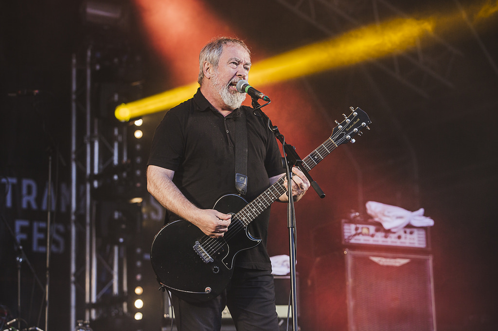 Morre Pete Shelley, líder do Buzzcocks, aos 63 anos