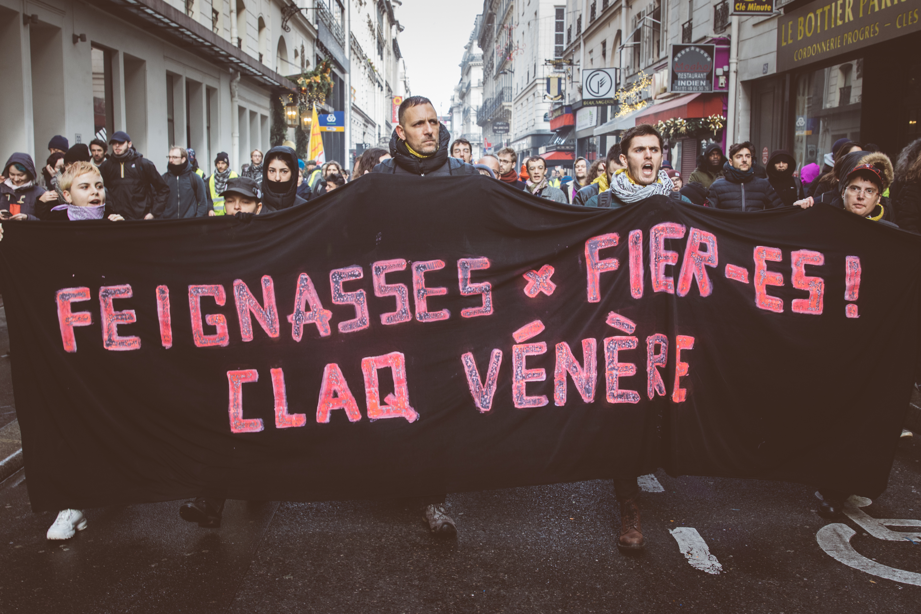 1544433137884-vice-claq-manif-8-decembre-gilets-jaune-gaellematata-1295