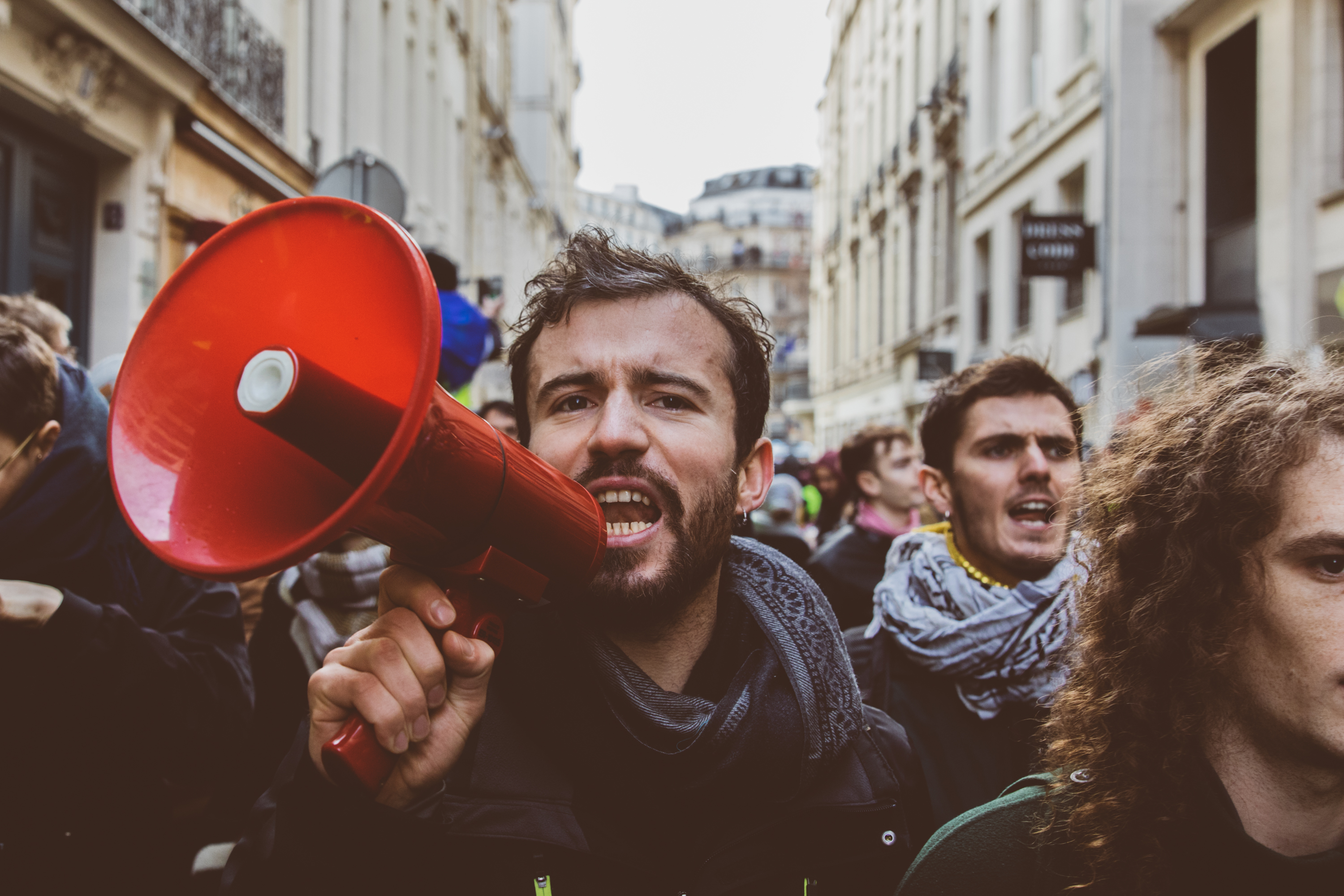 1544433452208-vice-claq-manif-8-decembre-gilets-jaune-gaellematata-1332