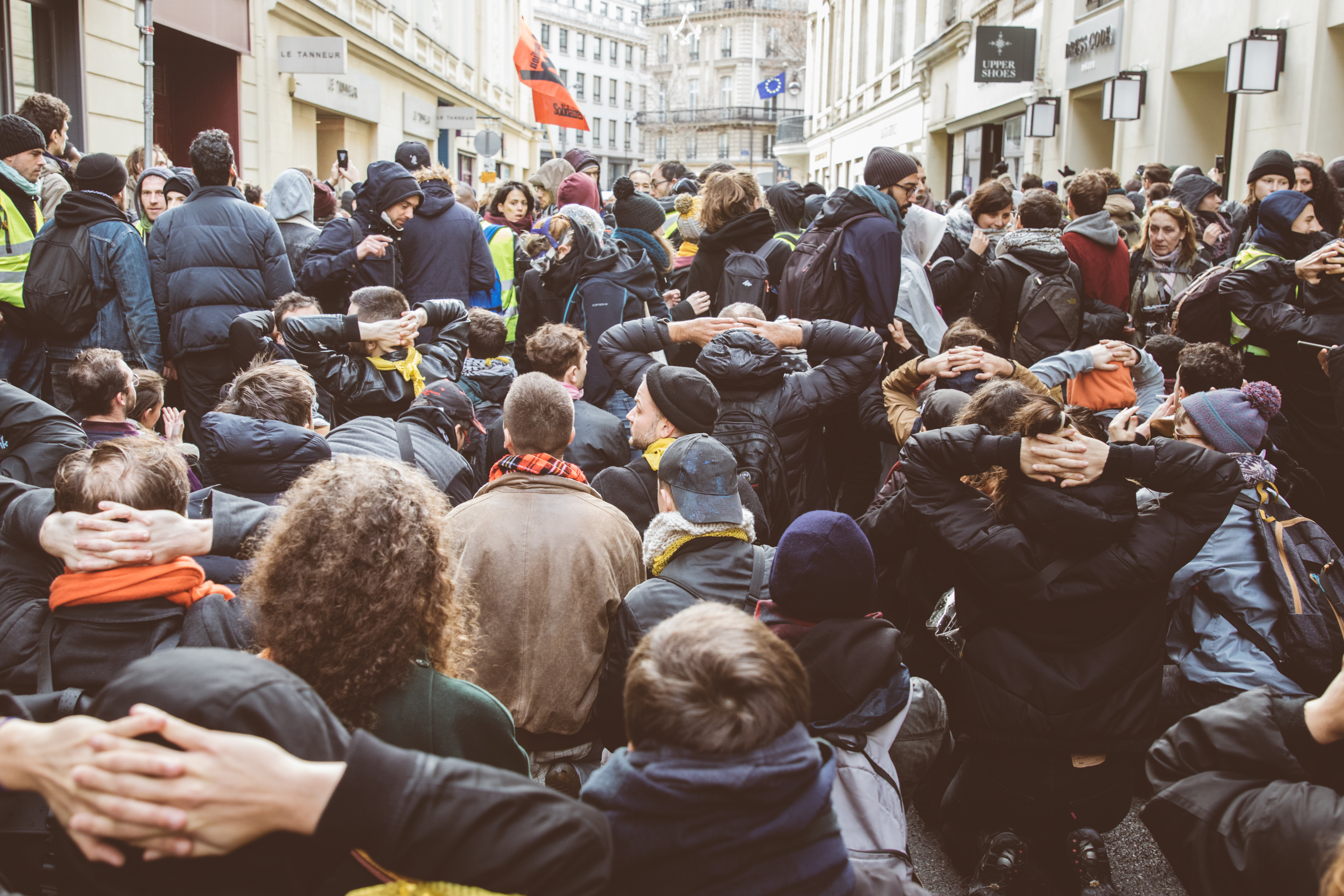 1544433498349-vice-claq-manif-8-decembre-gilets-jaune-gaellematata-1324