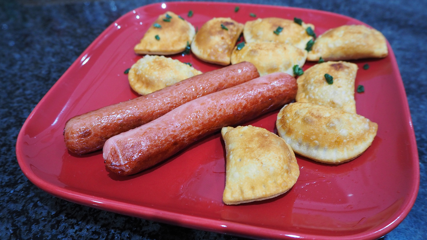 empanadillas y frankfurts fritos