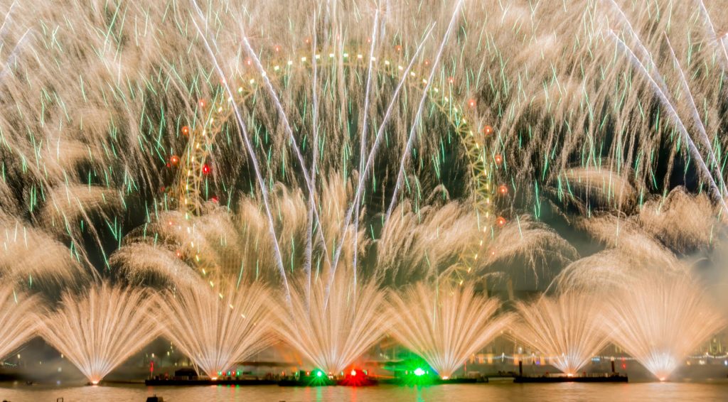 Feuerwerk zu Silvester am London Eye