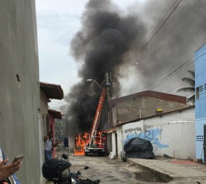 Caminhão da Enel pegando fogo