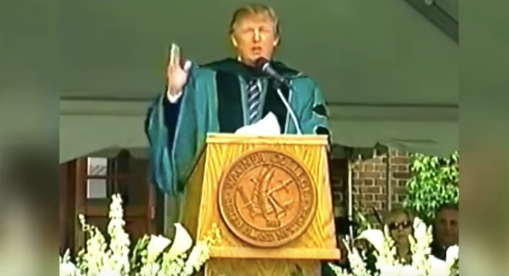 “Si ves un muro de concreto, atraviésalo, bríncalo, pero llega al otro lado”: Donald Trump, 2004