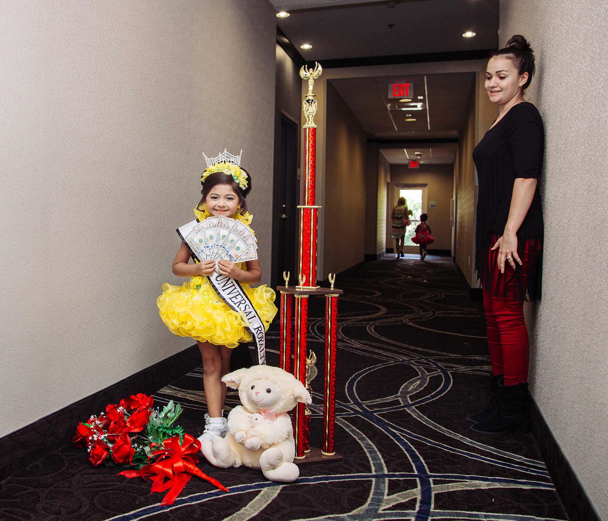 winnares-miss-universal-royalty-schoonheidswedstrijd-kinderen-anneke-dhollander