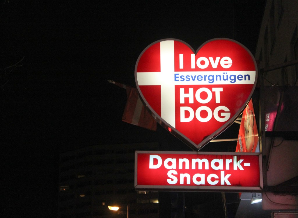 Skilt for Danmark Snack hotdog