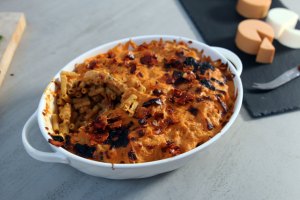 Veganes Mac'n'Cheese mit "Speck"