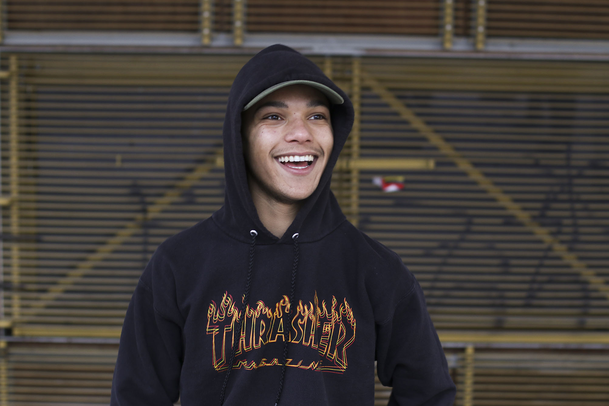 jongen-in-thrasher-hoodie-skatemerk