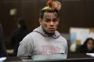 6ix9ine se declara culpable de 9 cargos criminales