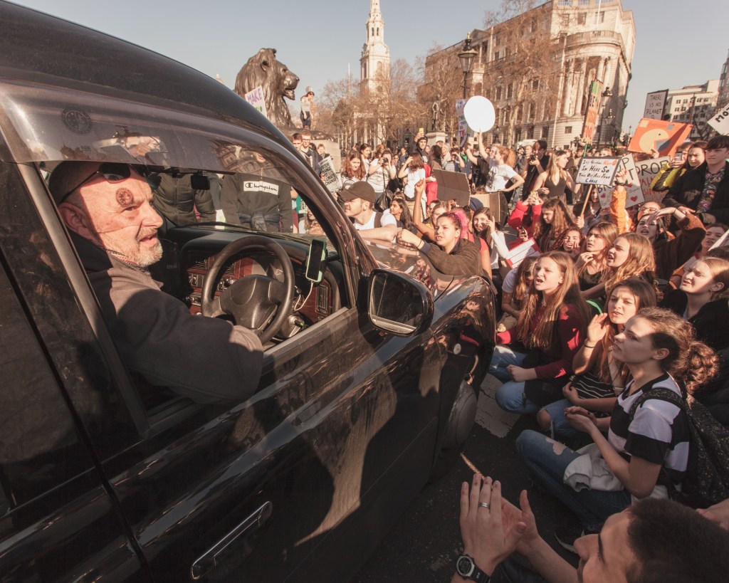 Mii de studenți au chiulit de la ore ca să protesteze față de schimbările climatice