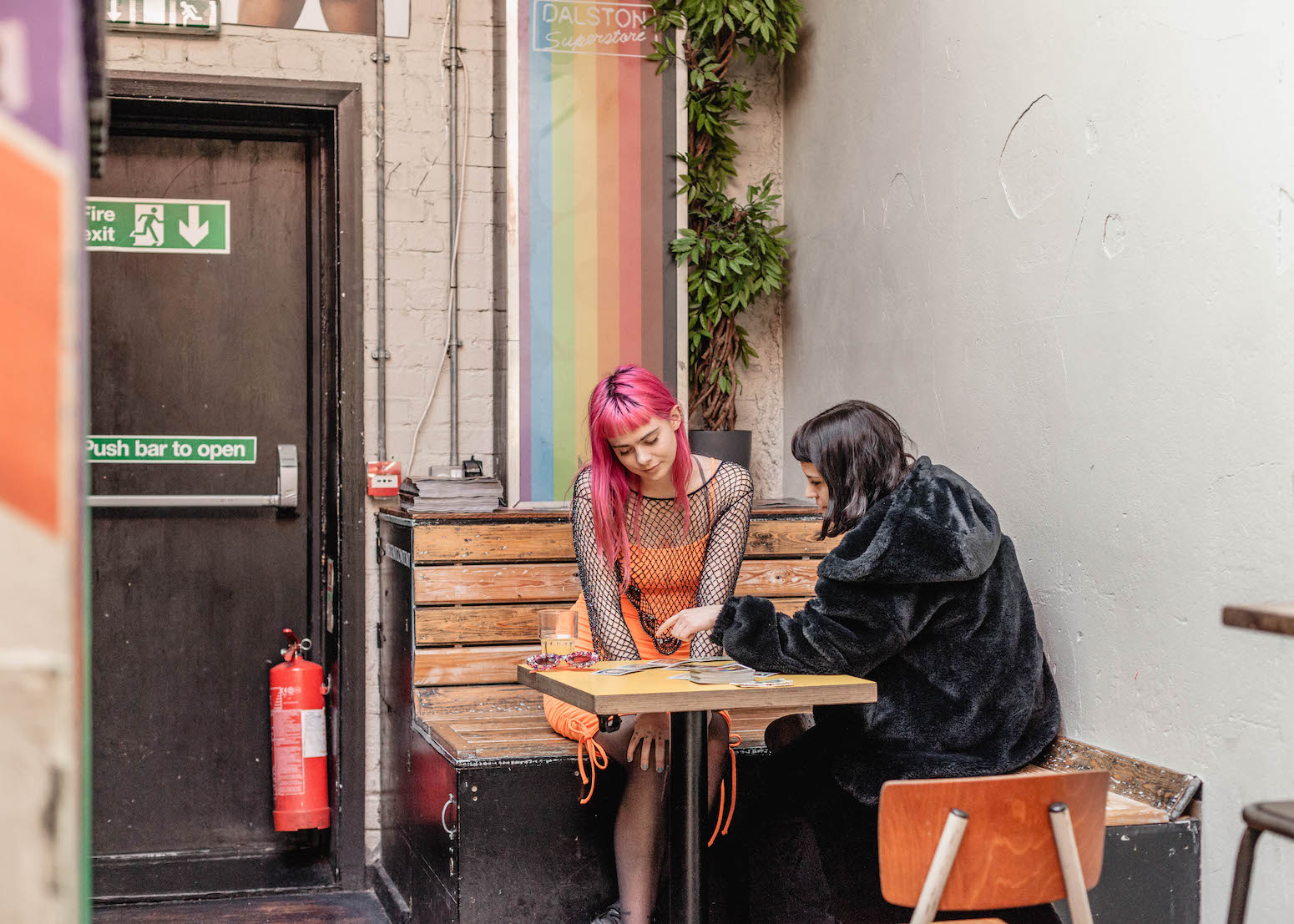 Girli Bekky Lonsdale Noisey 2019 Tarot Reading