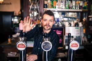 in-de-stad-aalst-antwerpen-cafe-Dylan-Moorthamer