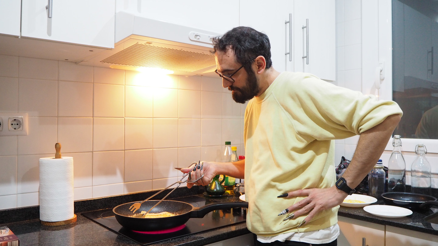 uñas en la cocina