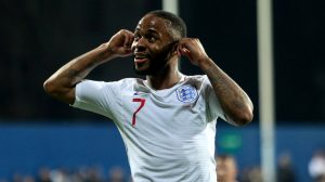 Fußballer Raheem Sterling bejubelt ein Tor