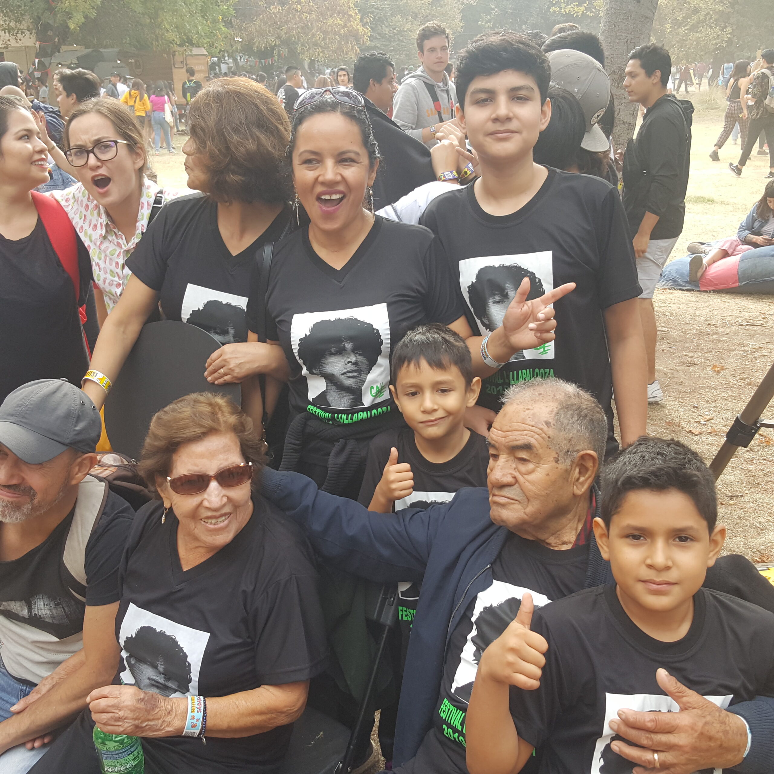 La familia Salazar-Quiñones, apoyando a A.CHAL. Foto por el autor.