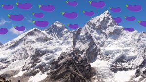 Mount Everest mit Auberginen-Emojis