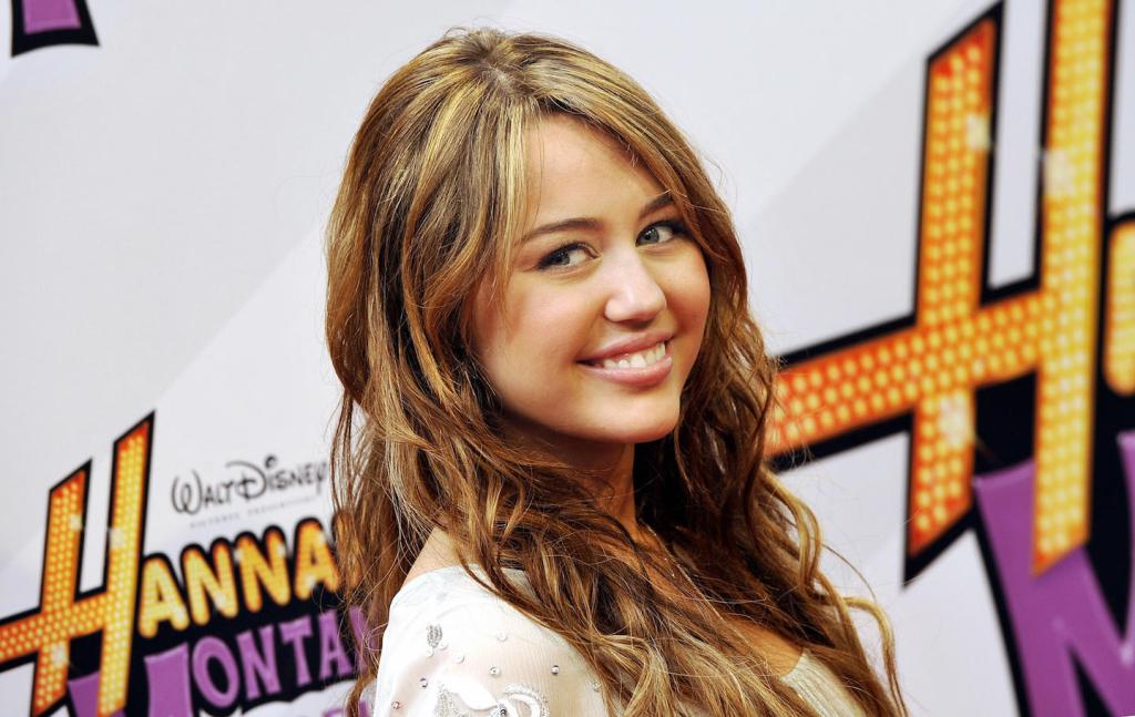 Miley Cyrus at 'Hannah Montana: The Movie' premiere