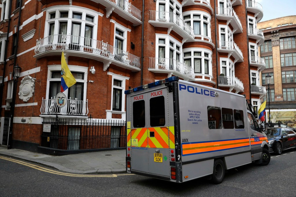 Julian Assange è stato appena arrestato a Londra