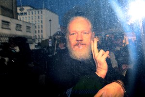 julian assange arrestato a londra