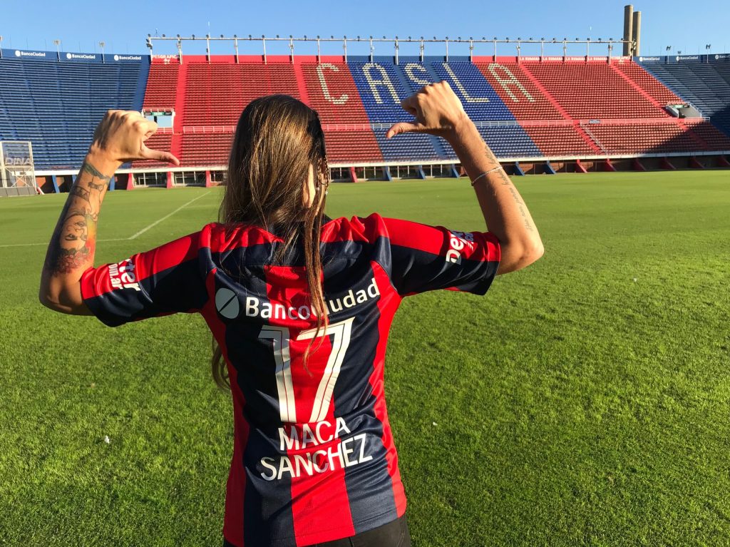 ¡Abran paso al fútbol feminista y profesional!