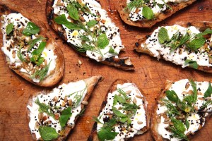 Toast di feta e yogurt