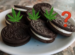 galletas oreo y plantas de marihuana