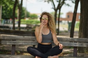 Dix questions que vous avez toujours voulu poser à une prof de ganja yoga