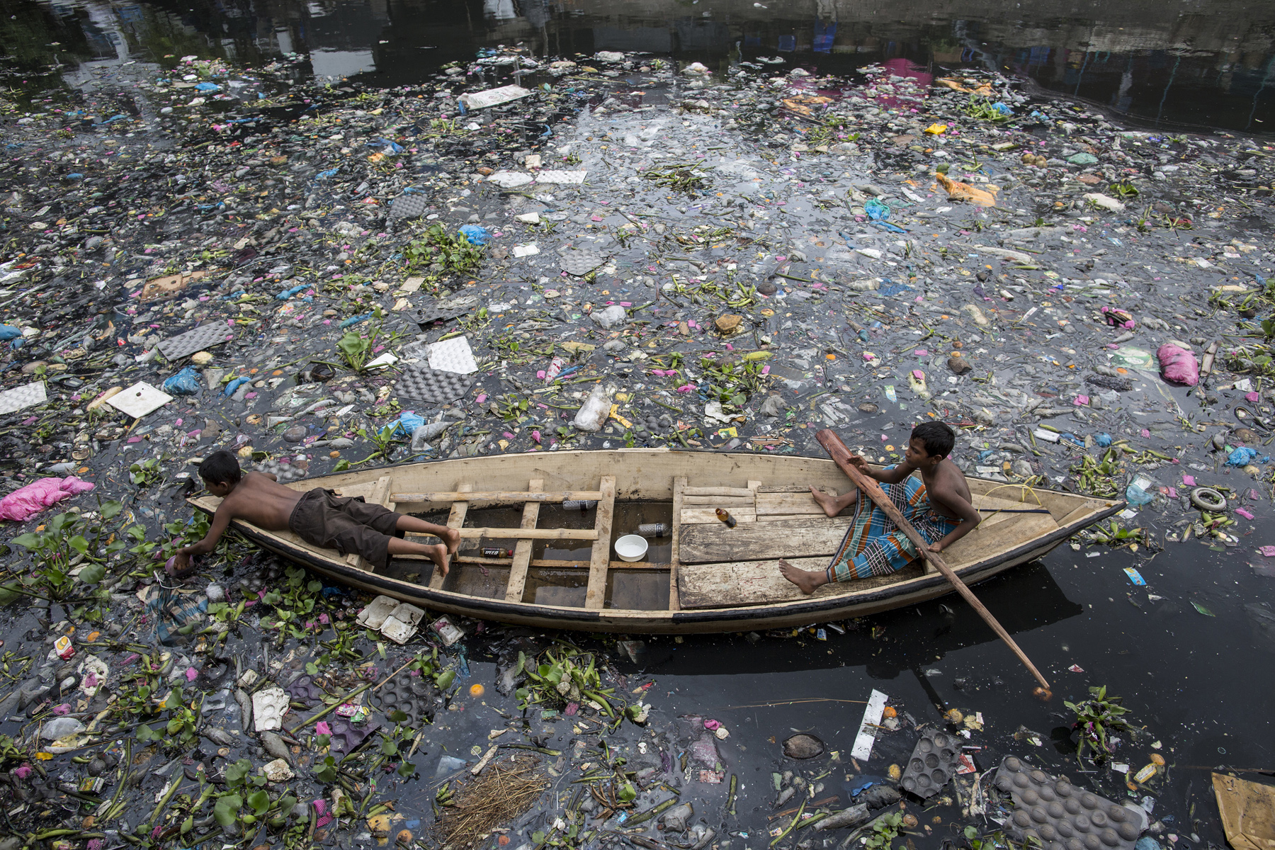 polluted river dhaka