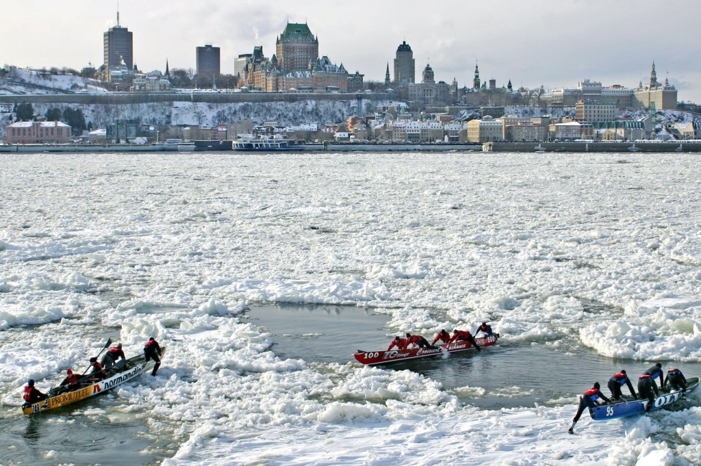 0133 Canot à glace Ice canoeing_rgb_hd