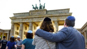 Kippa Aktion vor Brandenburger Tor