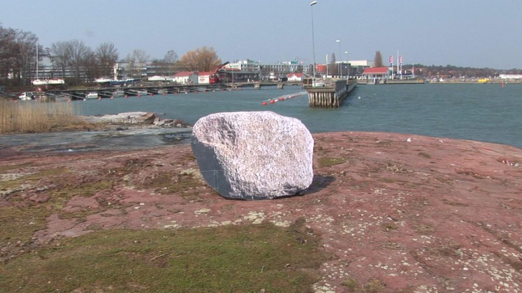 de steen op zijn toekomstige locatie