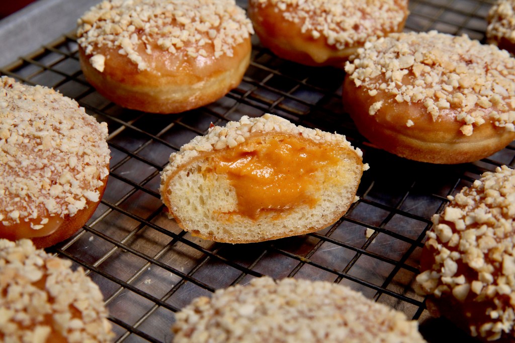 Donut con crema al curry e patate dolci