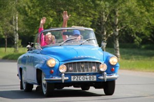 Police in Prince Edward Island are warning their drivers to stop waving drivers into opposing traffic because it’s the nice thing to do.