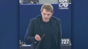 Grünen-Abgeordneter Erik Marquardt im Europäischen Parlament