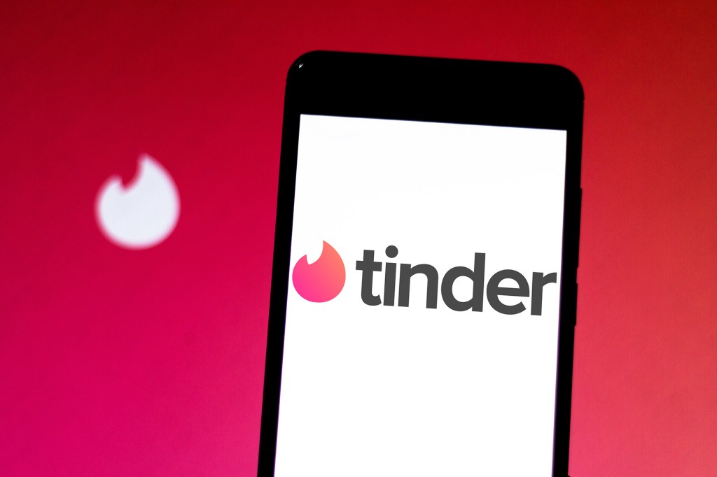 Tinder Kini Punya Fitur Peringatan Risiko di hampir 70 Negara Tak Ramah LGBTQ