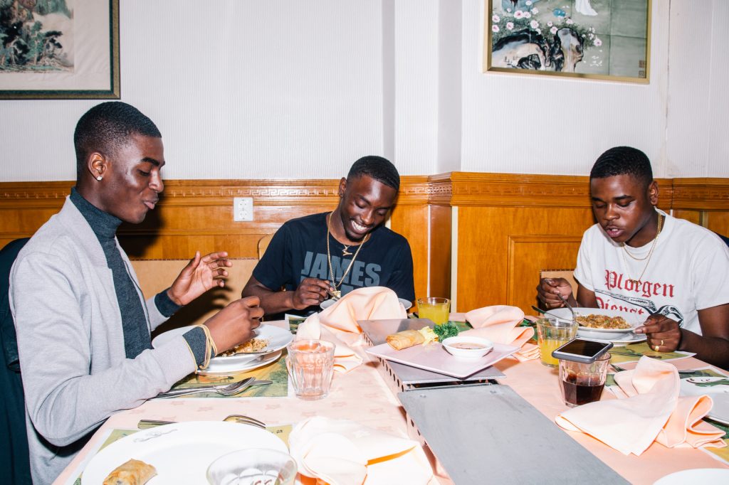 Leven als goden in Suriname met de drie tieners van Yung Gods