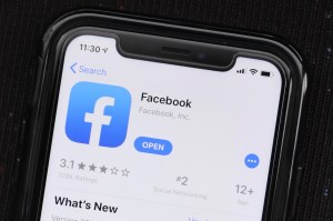 Facebook Tak Kapok Langgar Privasi, Kembangkan Teknologi Untuk Mengakses Otakmu