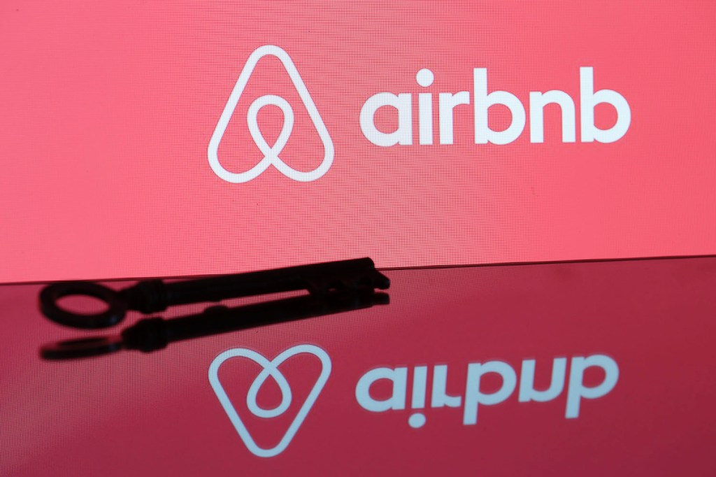 Airbnb logo