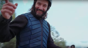 Sedang Suntuk dan Hidup Penuh Beban? Nikmati Video Imut Keanu Reeves Belajar Naik Kuda