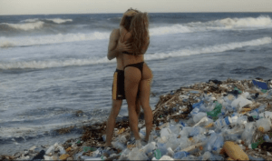 Pornhub Rekam Video di Pantai Kotor Agar Penonton Lebih Peduli Kebersihan Laut