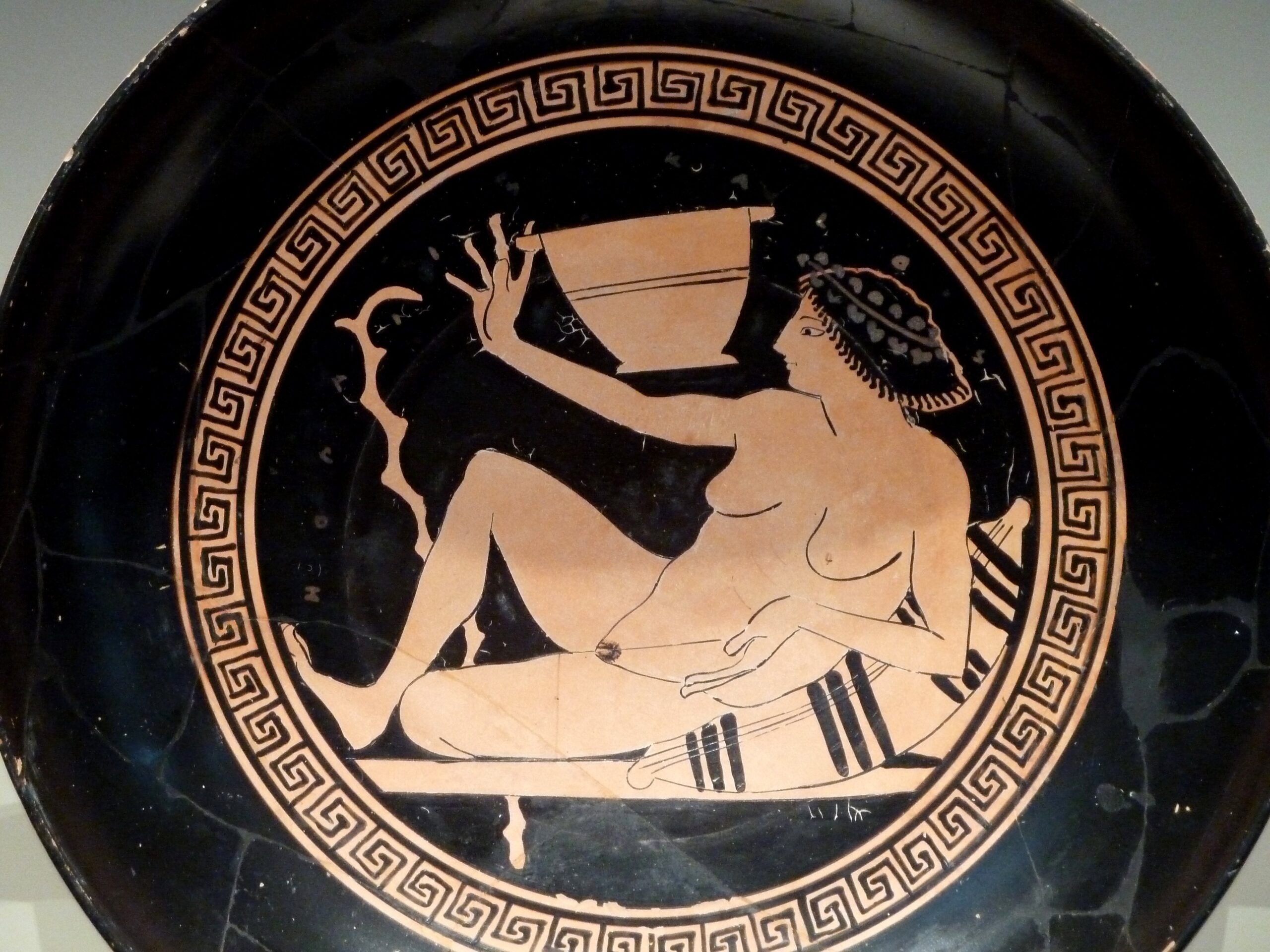 1567091003392-Hetaira_playing_kottabos_-_Greek_Getty_Villa_Collection