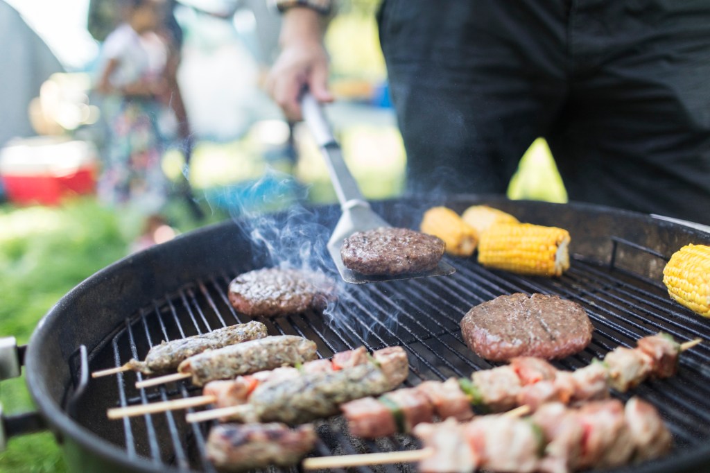 Perempuan Vegan di Australia Gugat Tetangga Karena Bakar Daging, Netizen Gelar Acara Barbekyu Depan Rumahnya