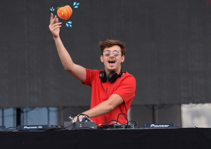 Flume Eats Ass