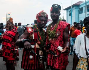 Twee mannen op Chale Wote street art festival Ghana 2019